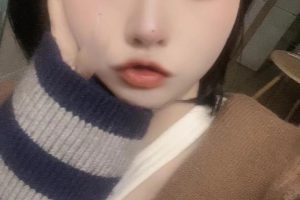 年轻漂亮小骚屄