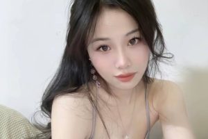 白皙软妹短暂下水一个月