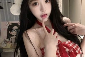 为圣诞节做准备的极品制服妹