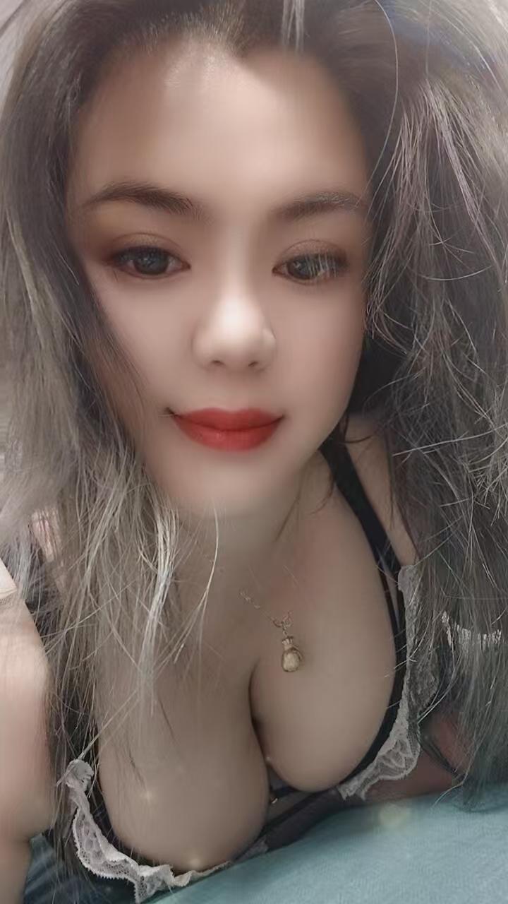 个人性感诱惑小姐姐兼职下海