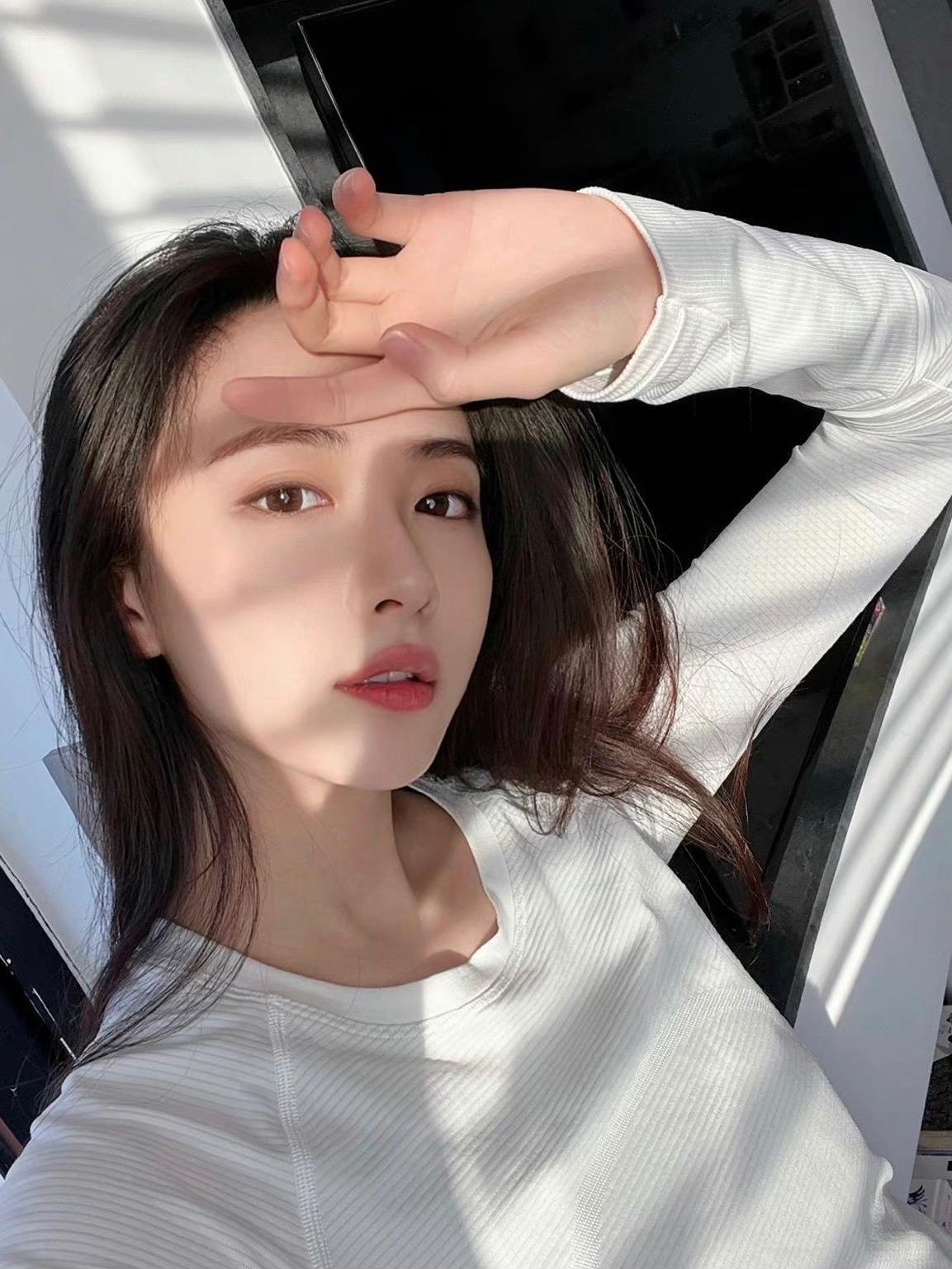 举艹性感a4腰小奶牛 抱着大长腿使劲插小嫩穴 姿势美极了淫语不断