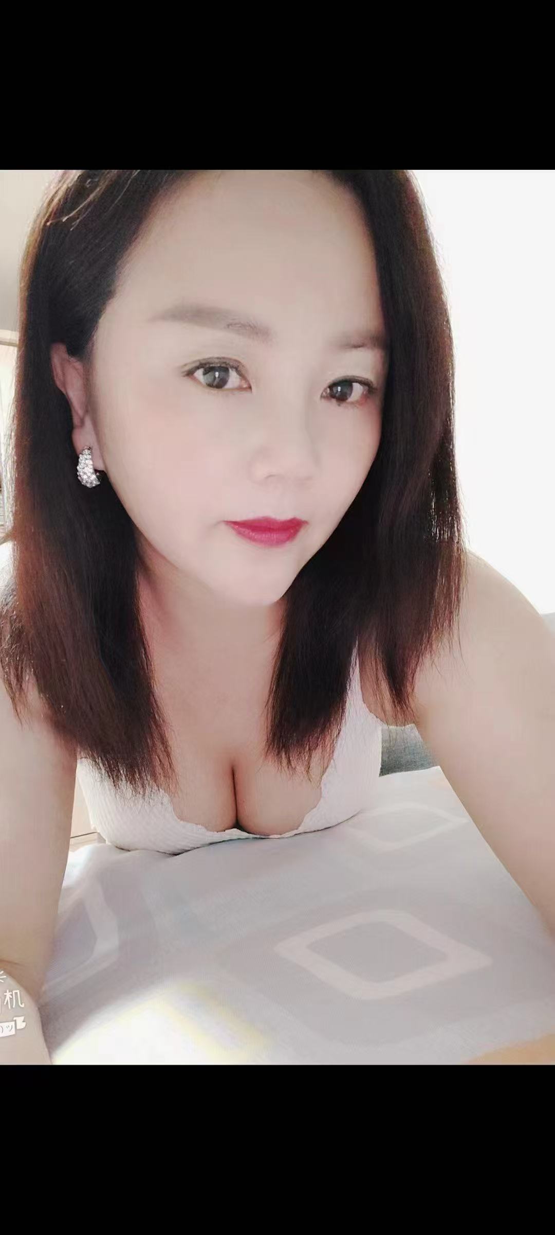 大胸肥臀玲姐