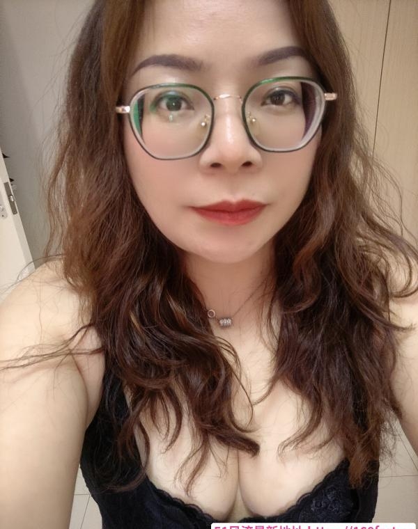 金台路性感肥臀骚姐姐